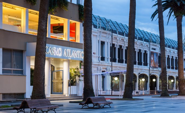 Casino Atlántico Comar, Exterior Edificio