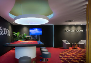 Casino El Embajador Comar, Sala de juego